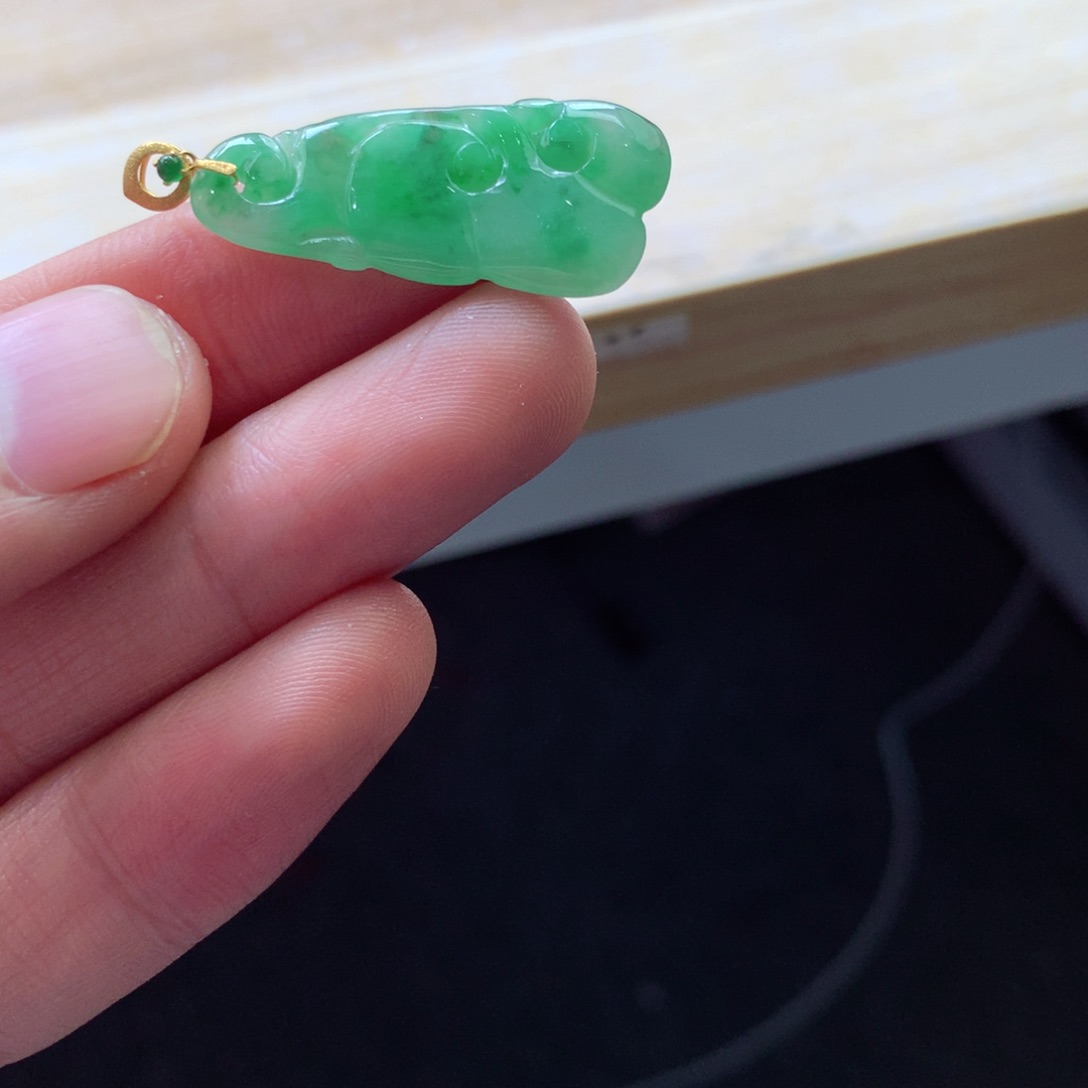 翡翠颈饰18K金镶嵌吊坠