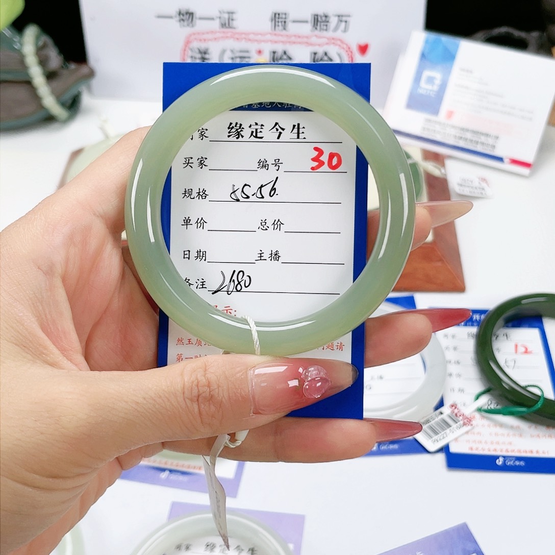 和田玉手镯未镶嵌