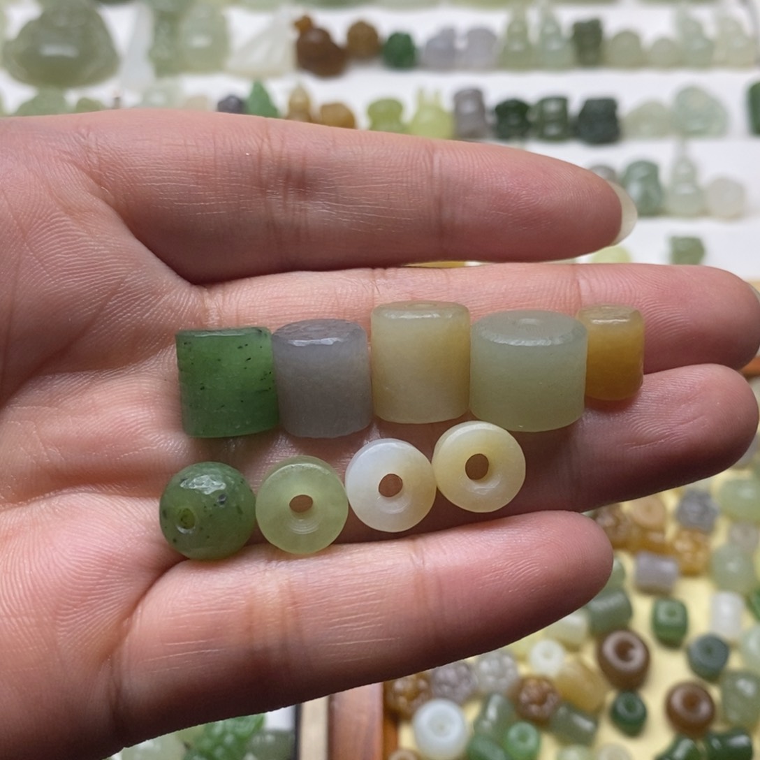 诗***华和田玉未镶嵌颈饰