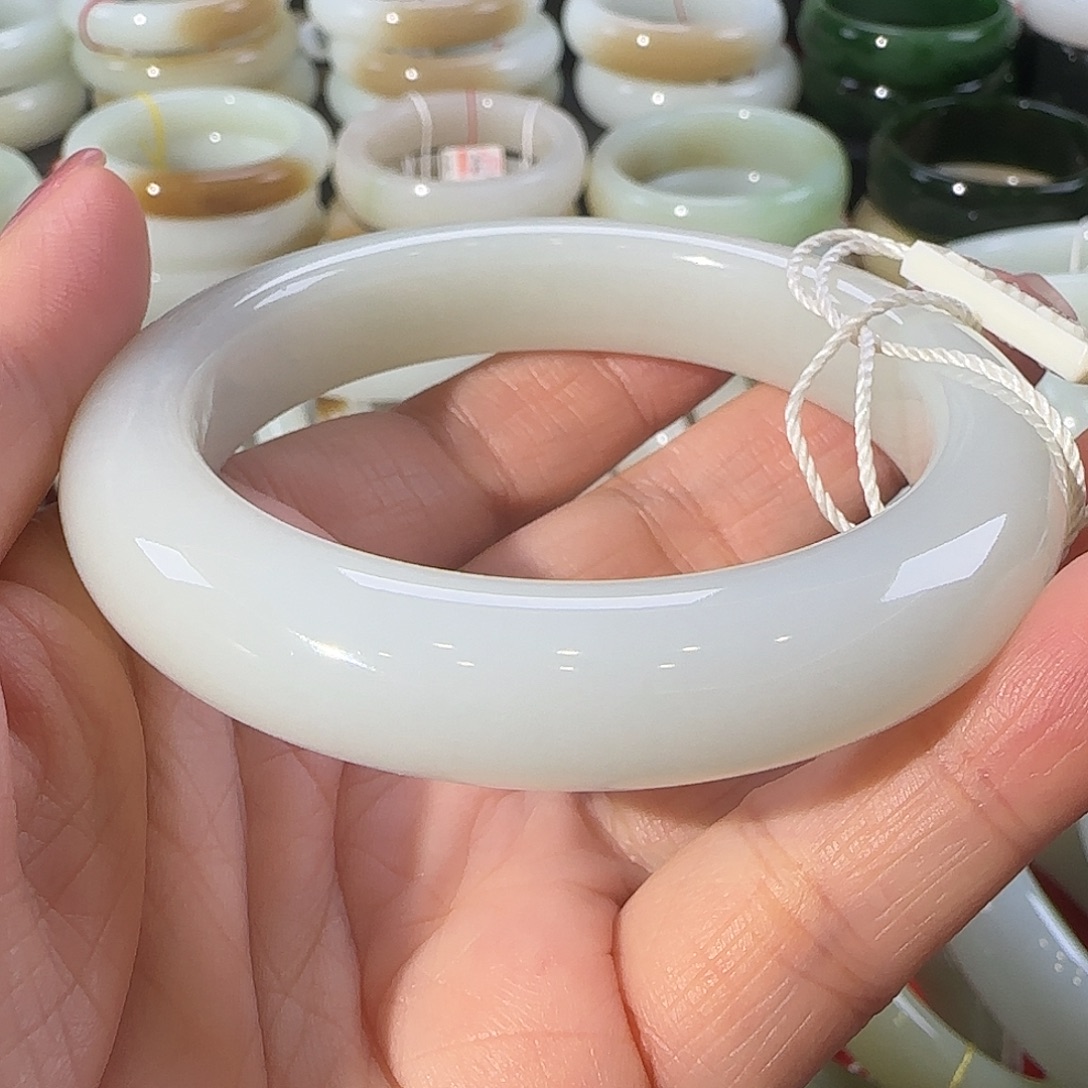 和田玉未镶嵌手镯