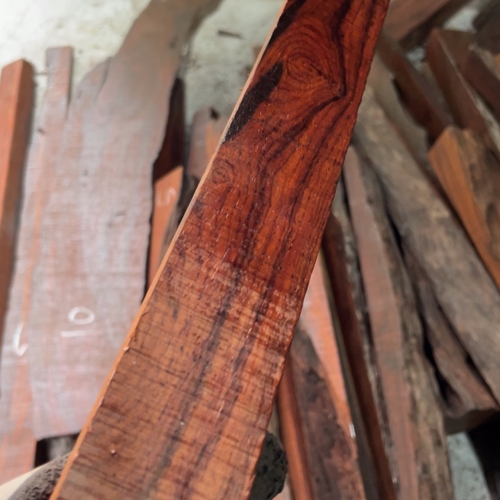 随***闹交趾黄檀（大红酸枝）