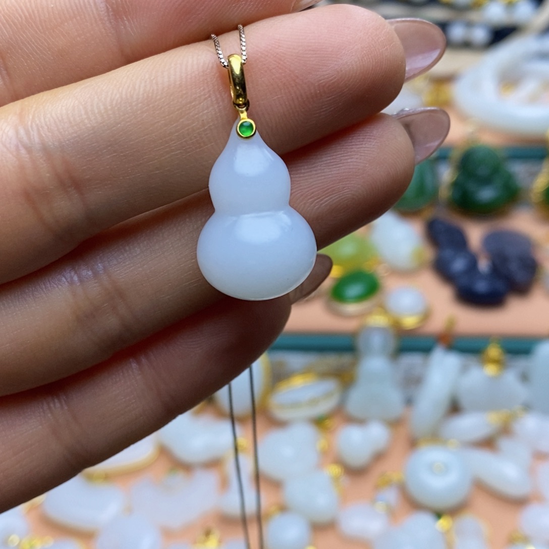 和田玉颈饰18K金镶嵌官*