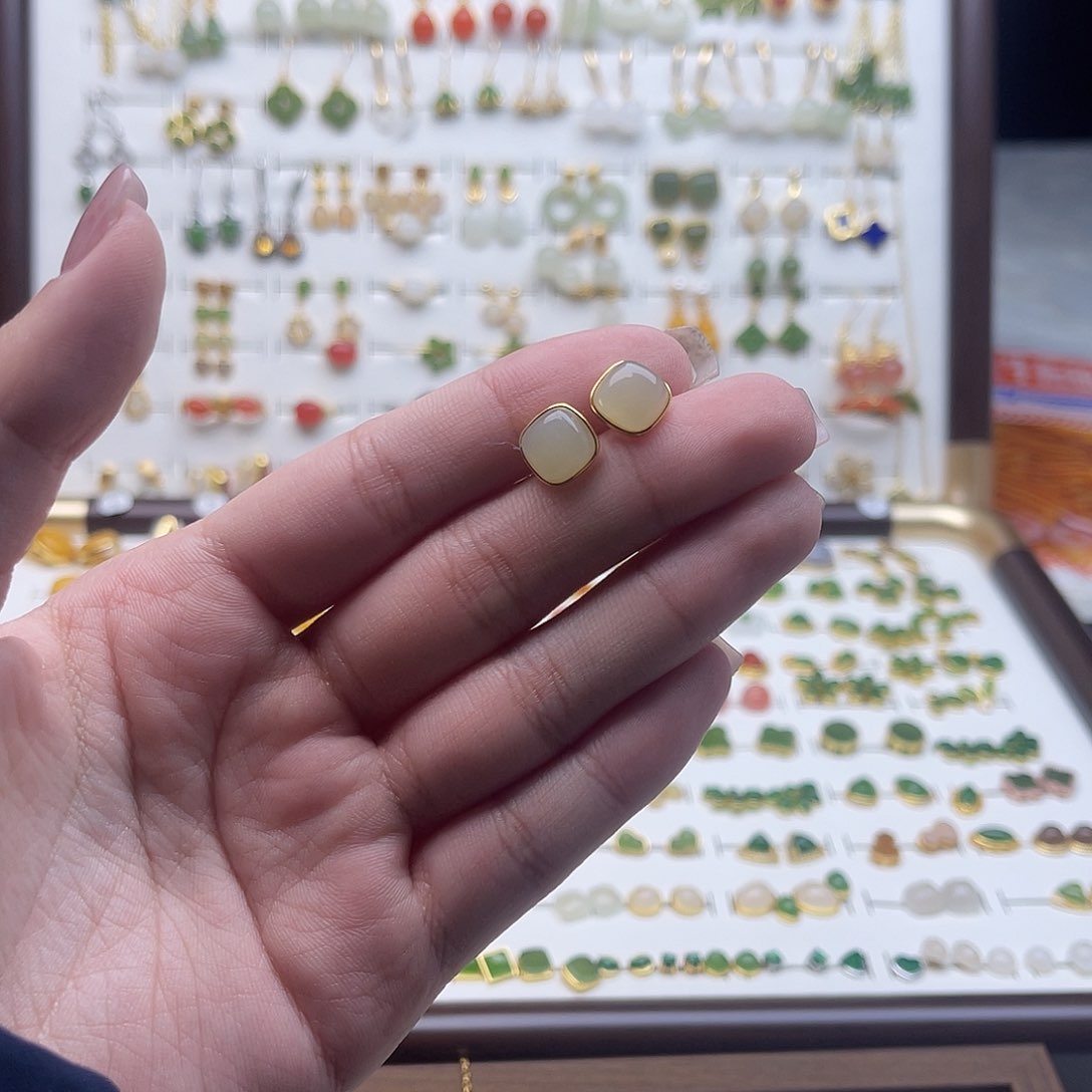 未镶嵌和田玉耳饰