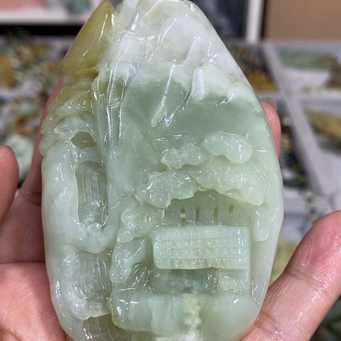 蛇纹石玉颈饰未镶嵌