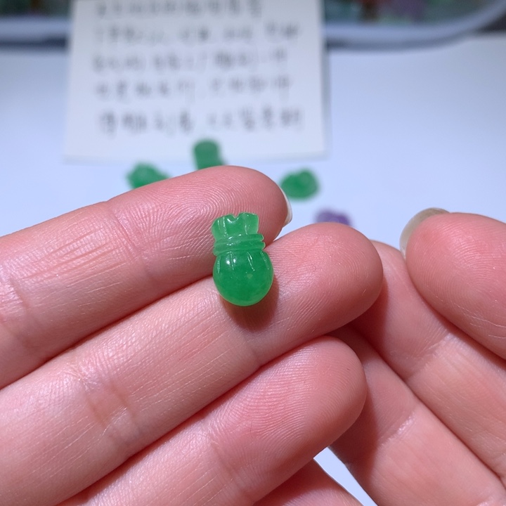 翡翠未镶嵌颈饰翡翠22