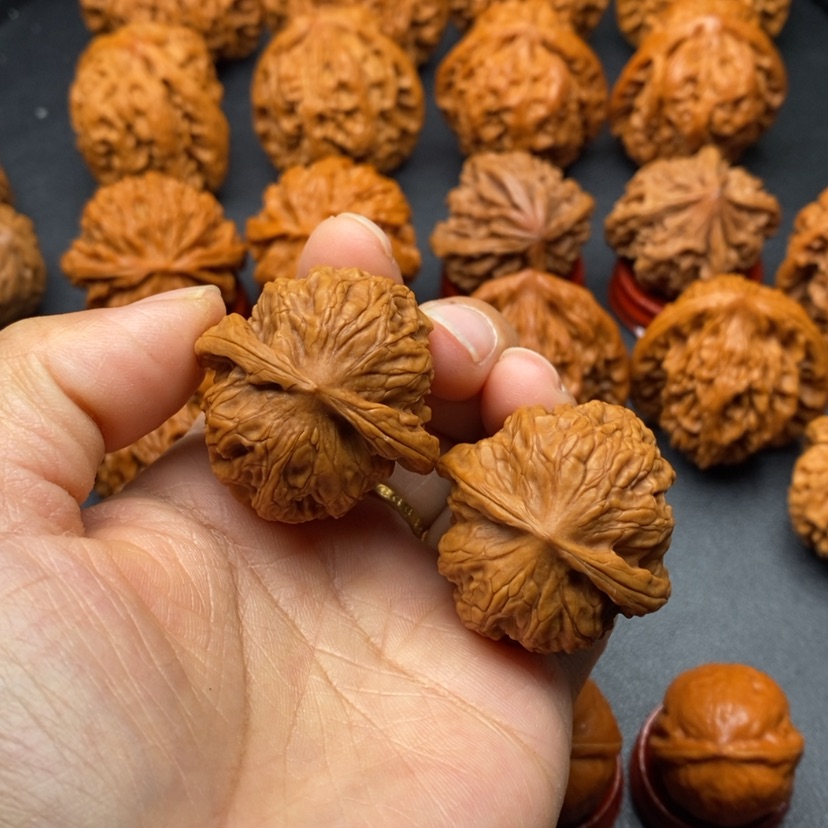 【闪购商品】文玩核桃把件36野狼