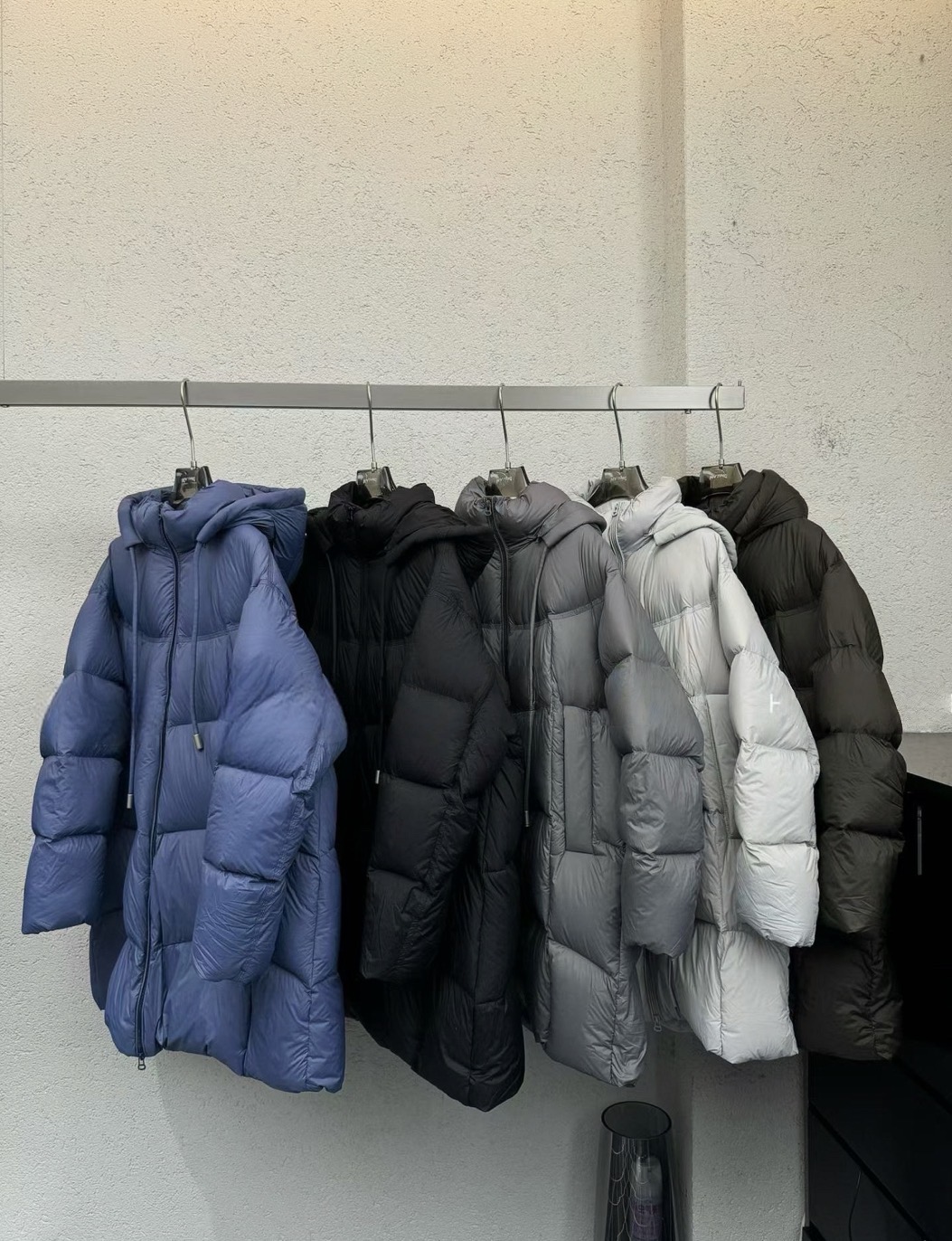 611金字塔中款羽绒服