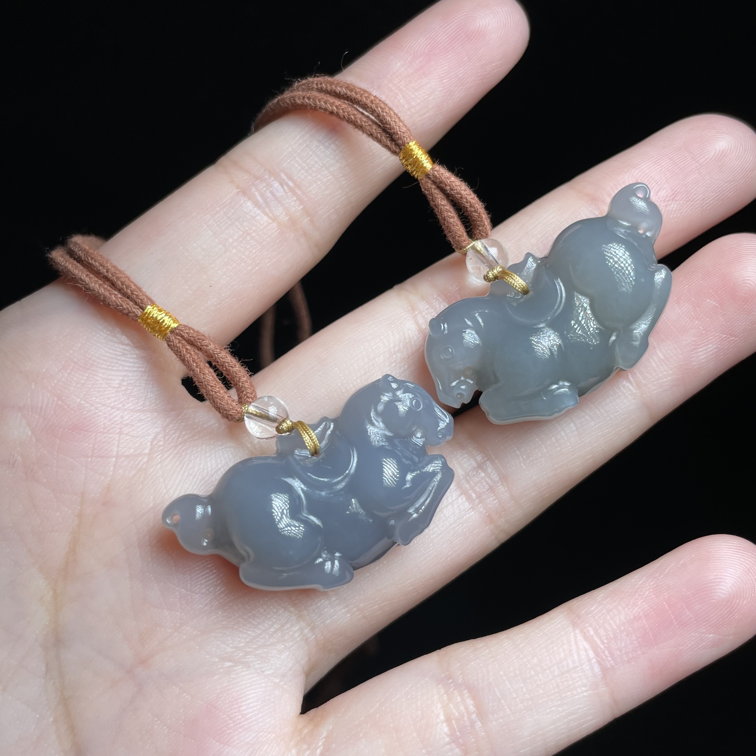 【玉总珠宝】和田玉烟紫小马吊坠-约16*28*9mm多样性发一 CAN061184