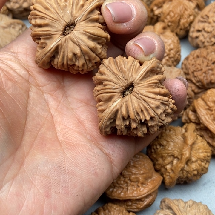 文玩核桃把件遇*你四座楼