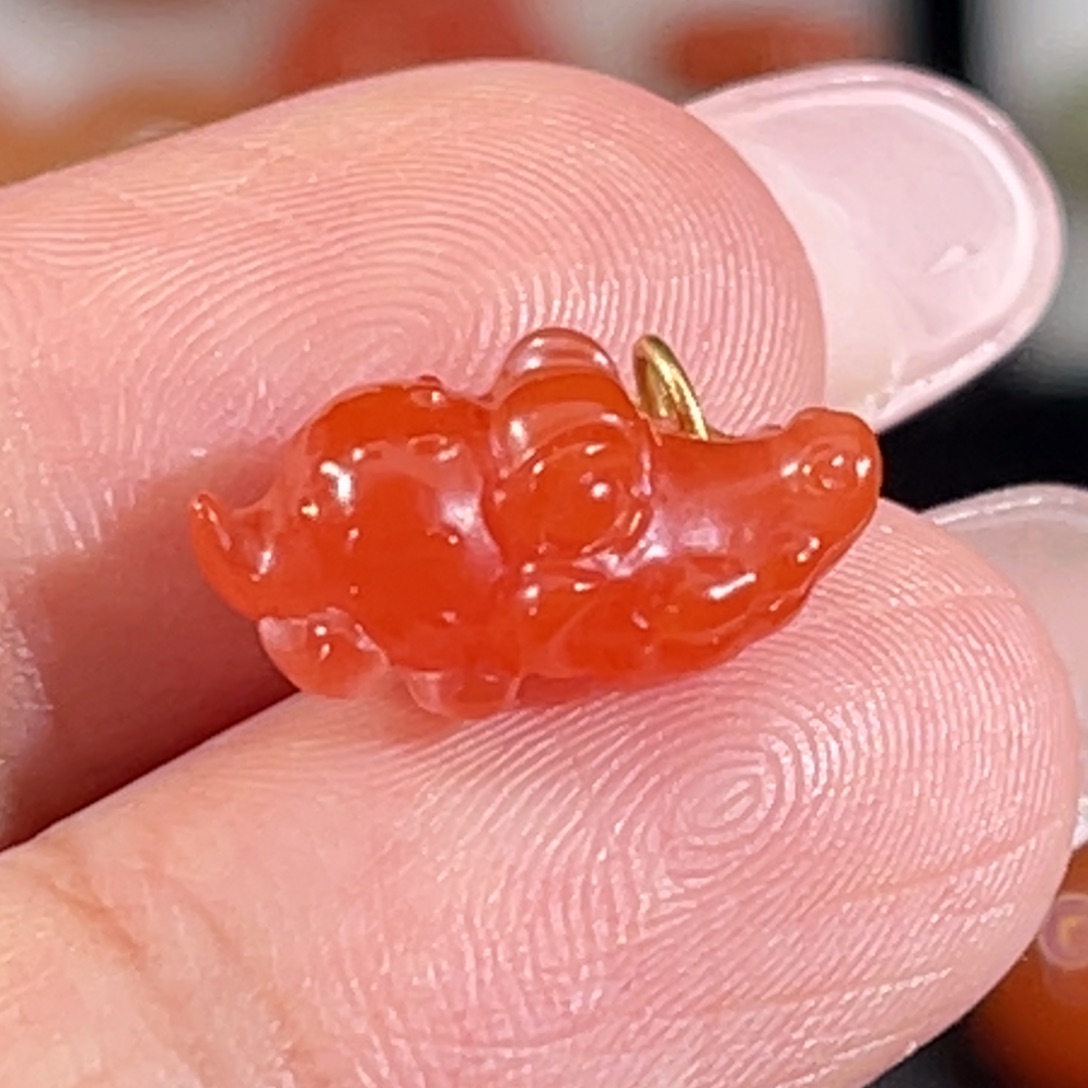南红玛瑙未镶嵌大黑洞小鳄鱼