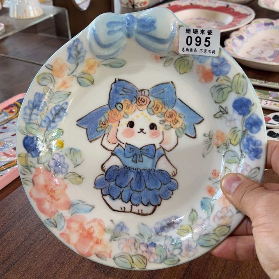 阿***玲瓷片微瑕疵一个盘子