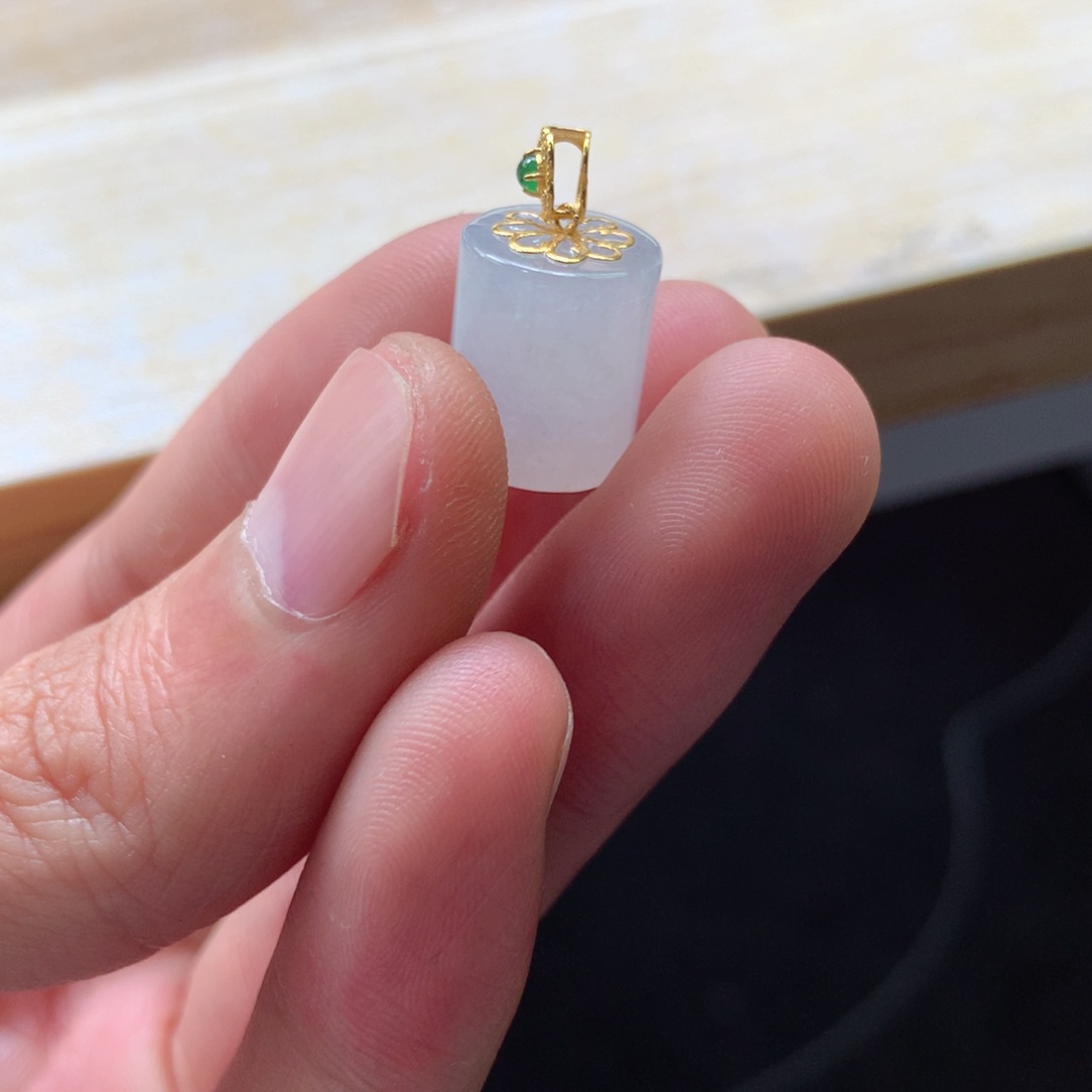 翡翠颈饰18K金镶嵌吊坠