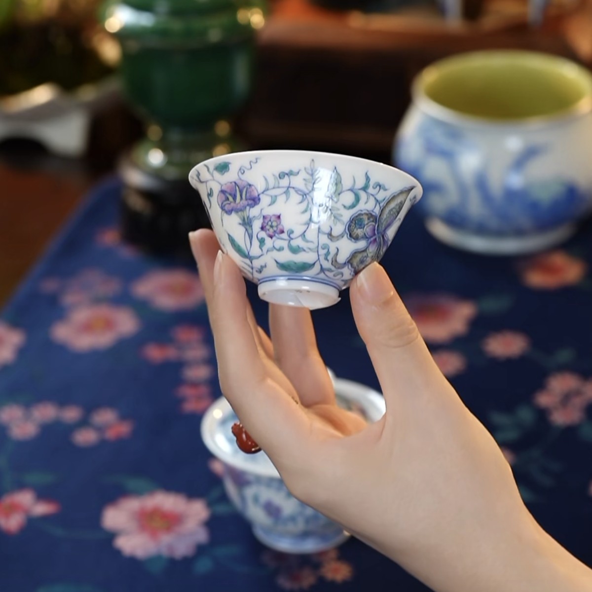 斗彩紫蝴蝶杯复古中式主人杯纯手工陶瓷花纹060