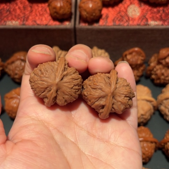 文玩核桃吊坠野狼