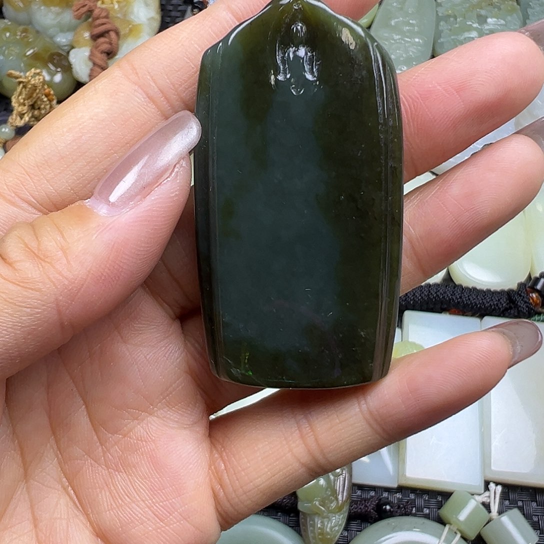 和田玉未镶嵌颈饰有裂漏，不退不换，卡57