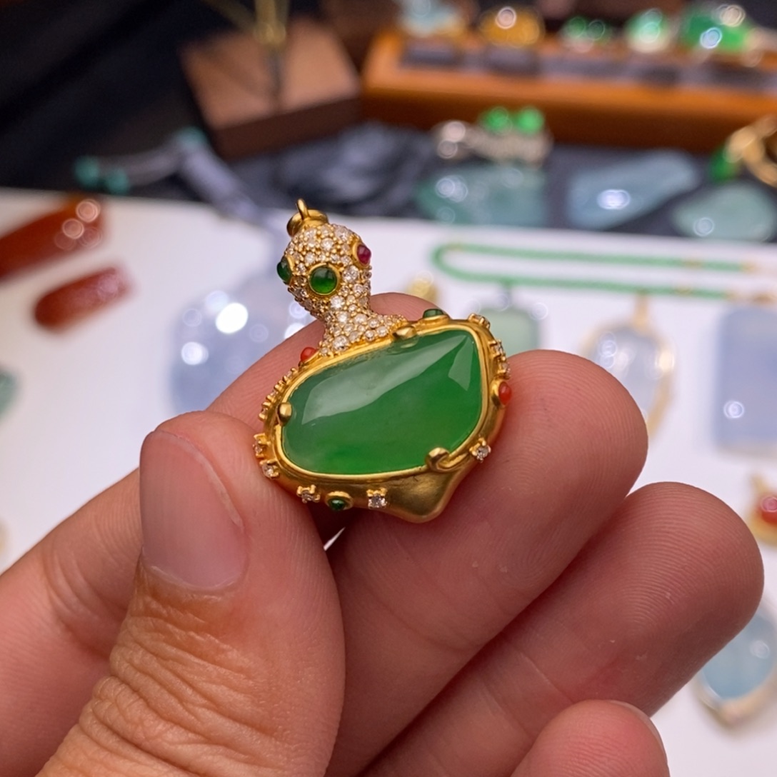 定制翡翠18K金镶嵌阳绿新中式葫芦