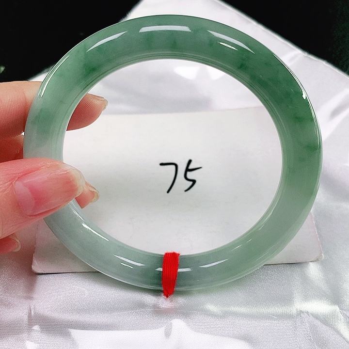 翡翠手镯（圆镯）未镶嵌