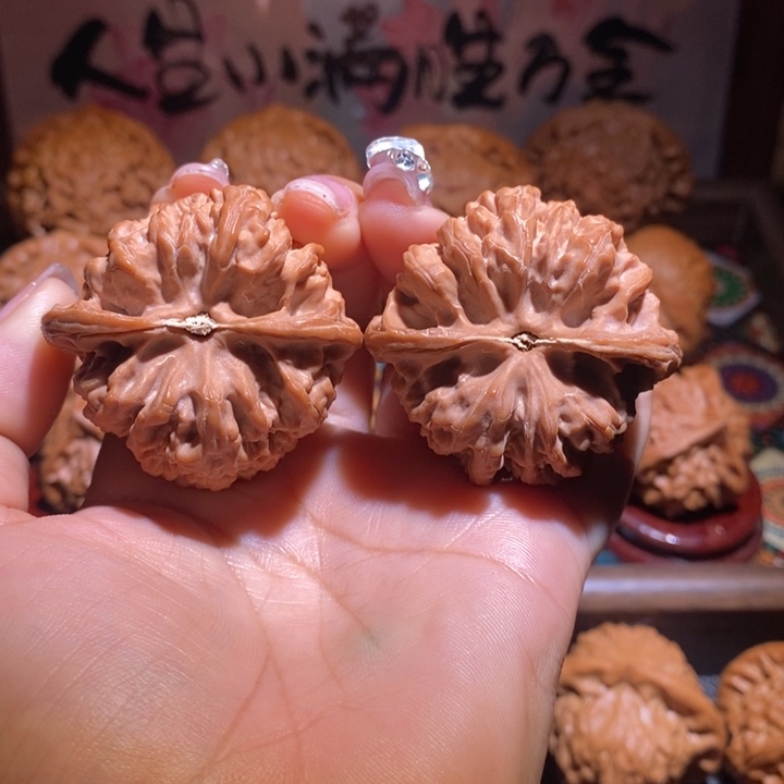 皮***丘吊坠文玩核桃44野牛