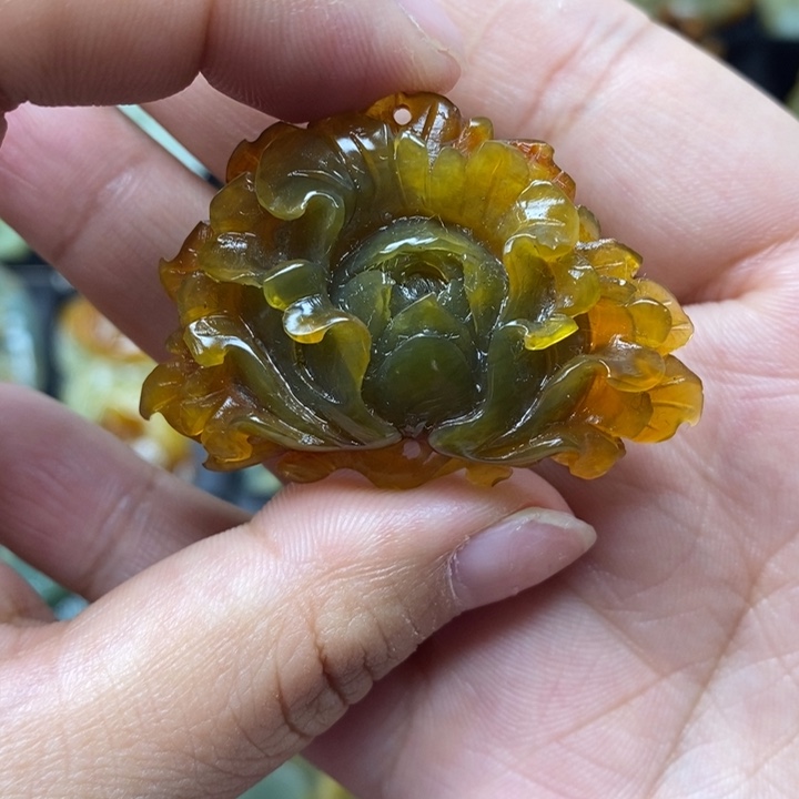 蛇纹石玉吊坠未镶嵌