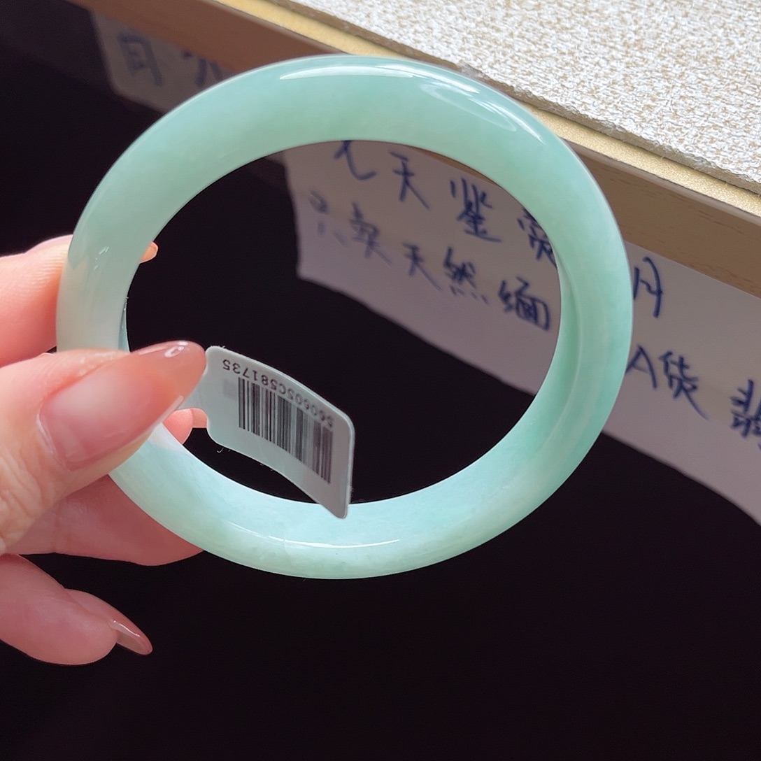 翡翠手镯未镶嵌手镯