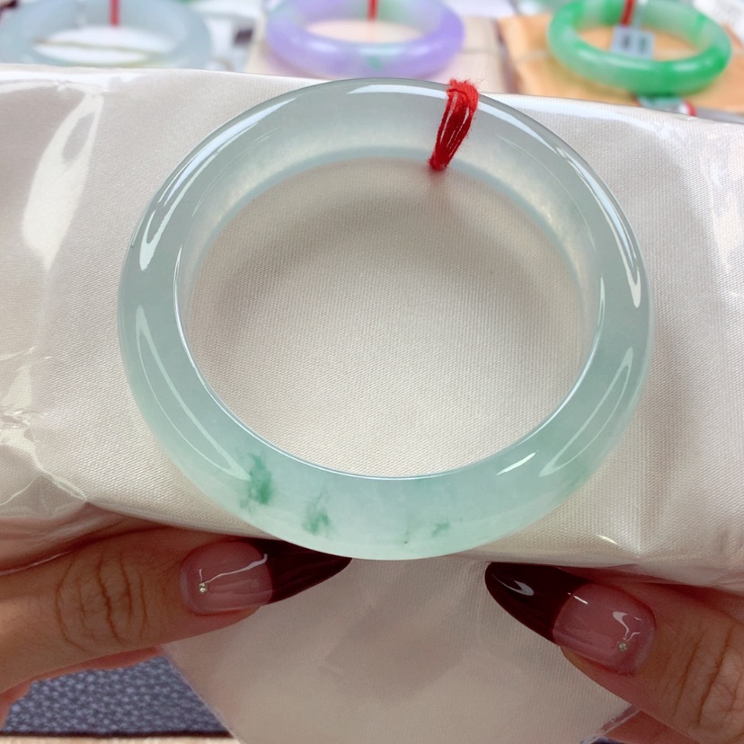 【闪购商品】翡翠手镯未镶嵌56.7 清新冰透起光 灵