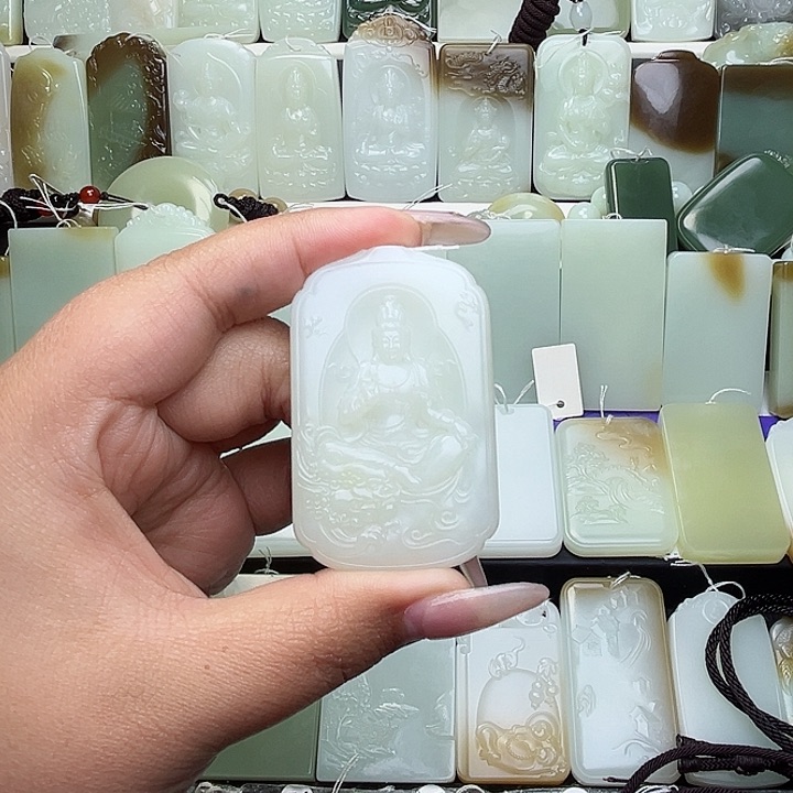 颈饰未镶嵌和田玉