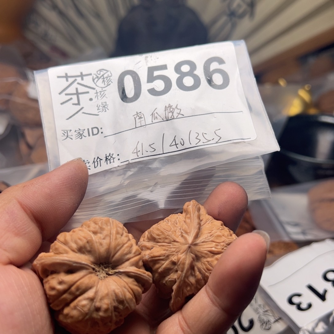 【闪购商品】文玩核桃吊坠今天