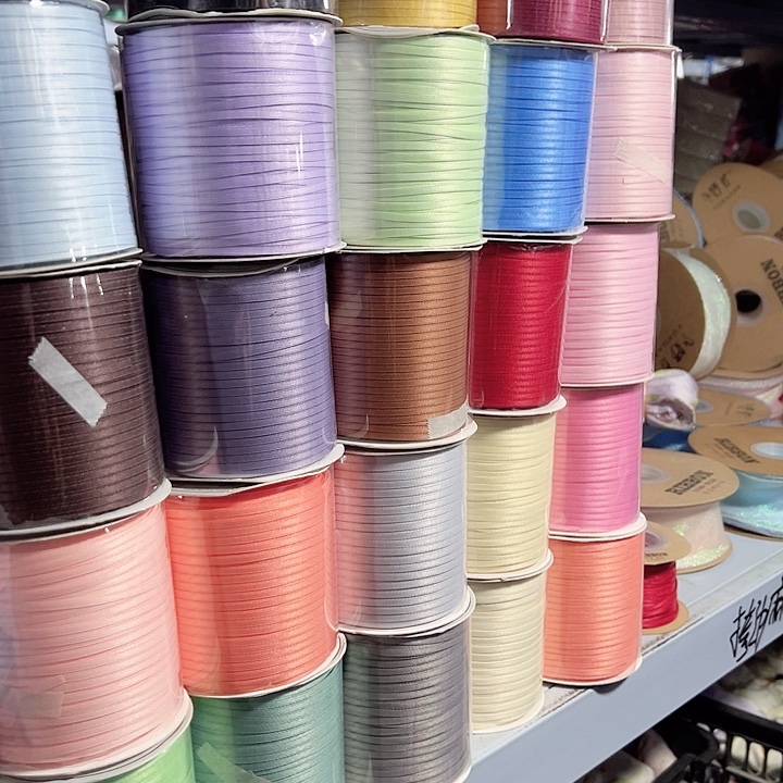 0.3的棉带米色黑色各50码，2.5和4的鱼骨纱白色各25码