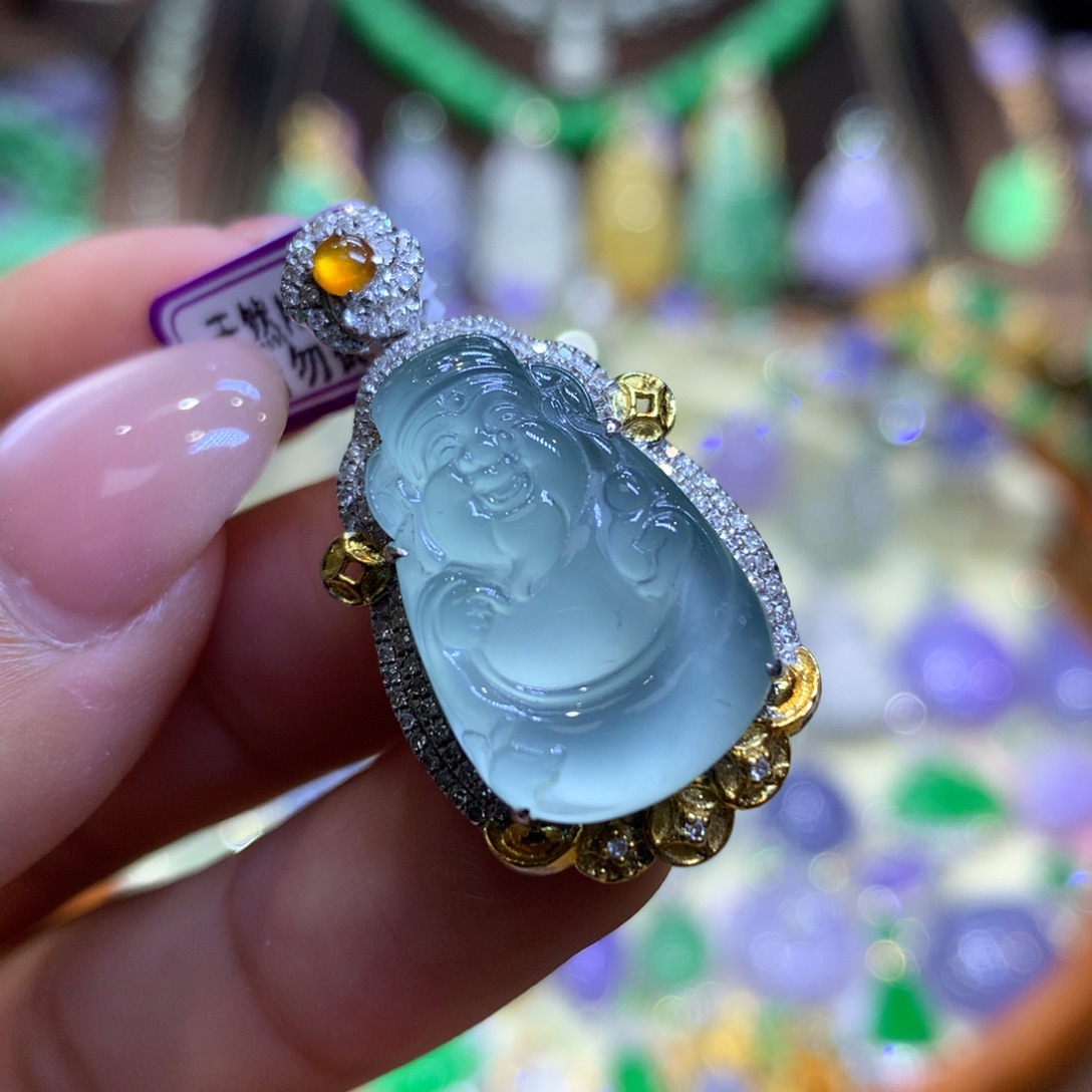 翡翠18K金镶嵌颈饰