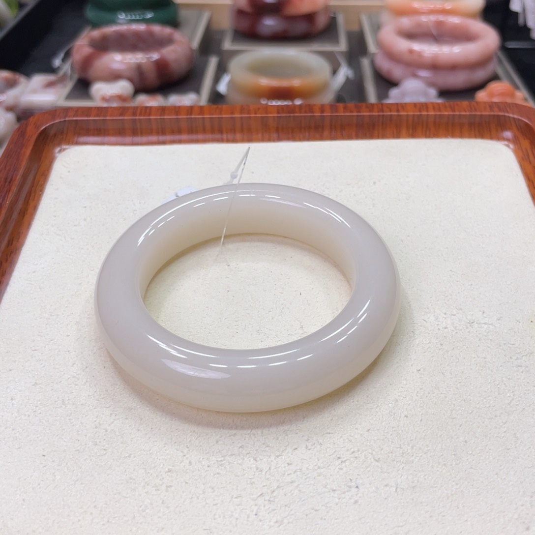 未镶嵌手镯石英岩玉以*