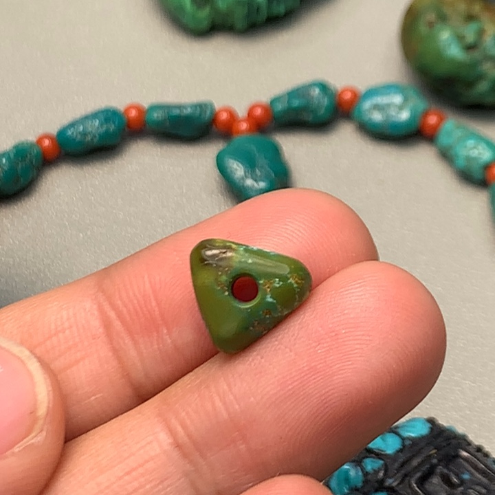 绿松石未镶嵌颈饰