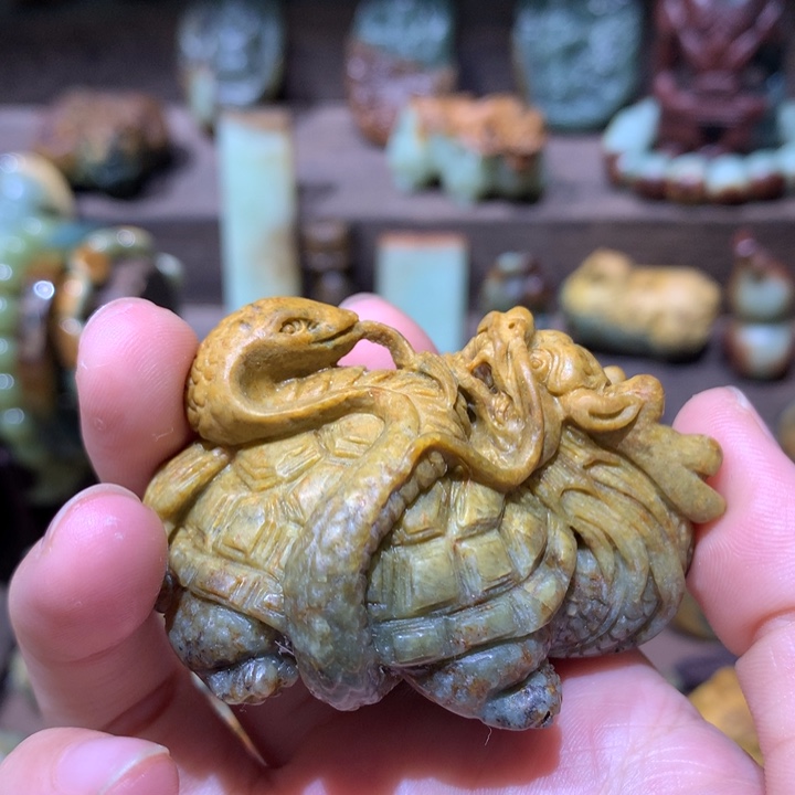 未镶嵌岫岩河磨玉（透闪石质玉）挂件