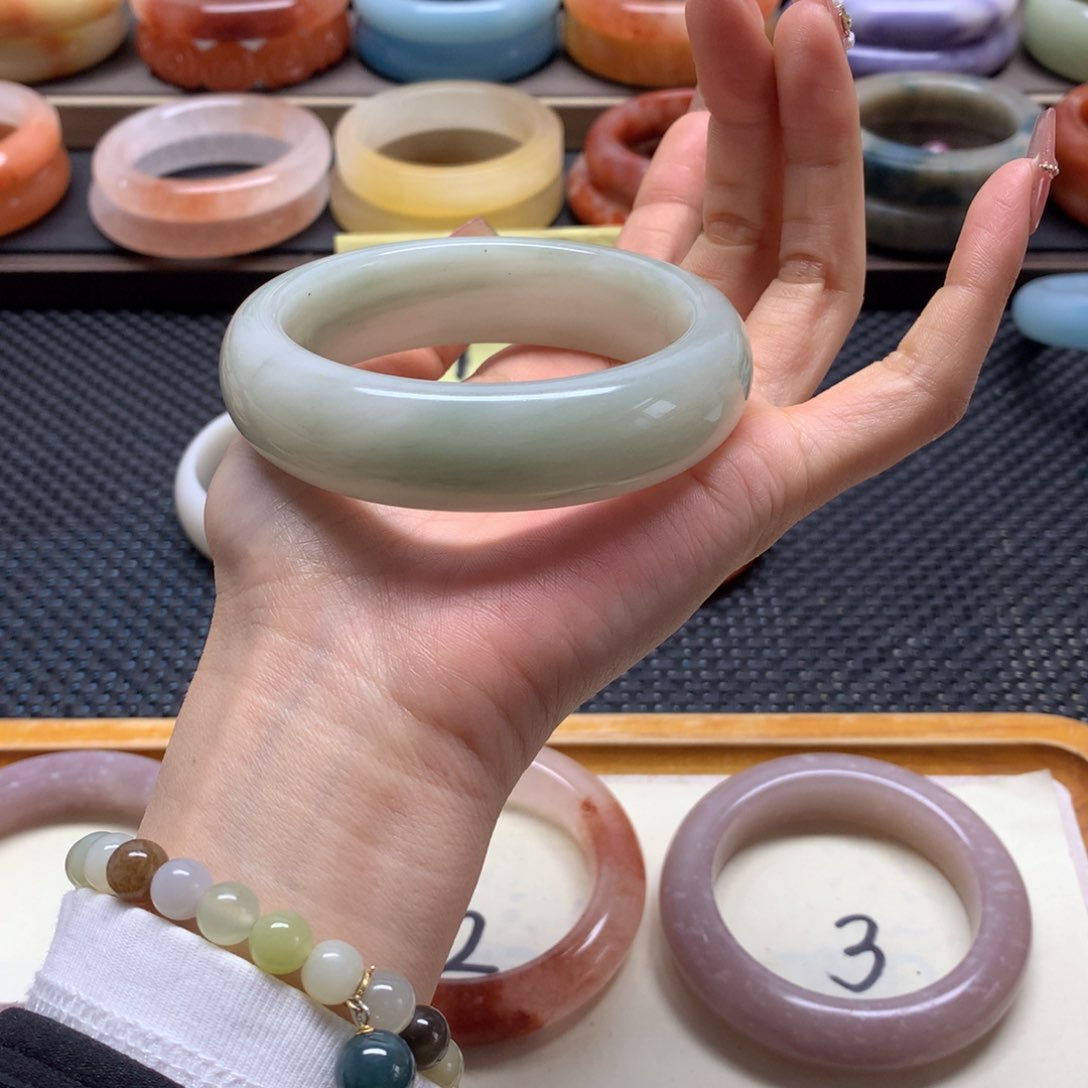 石英质玉手镯未镶嵌