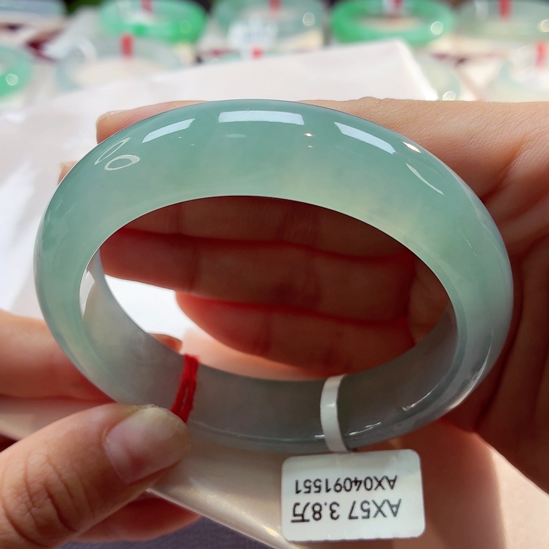 翡翠未镶嵌手镯宽版湖水绿68-08