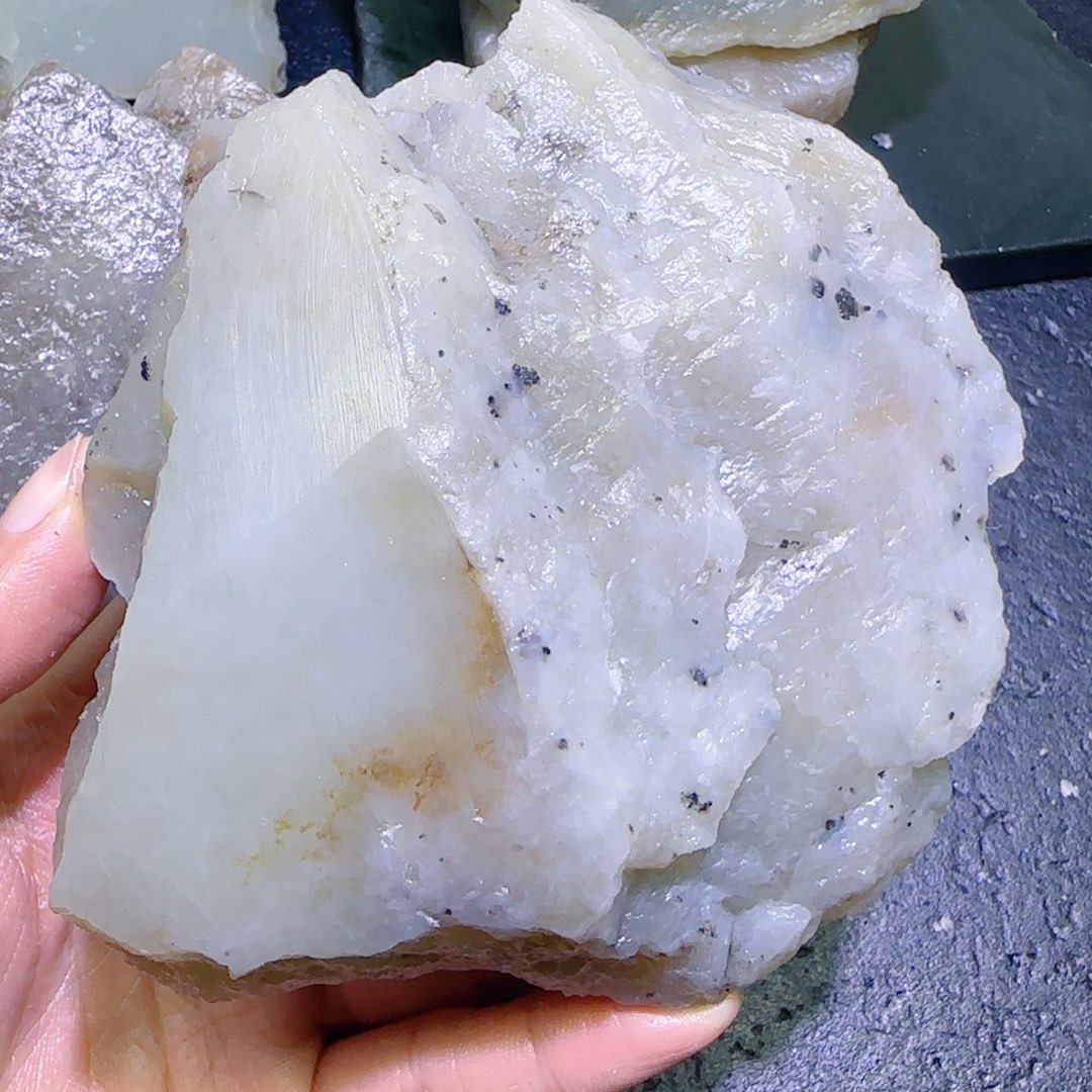 娜***新和田玉未镶嵌珠宝半成品