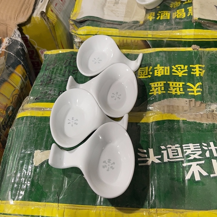 瓷片玲珑双用筷架4个，微瑕包邮
