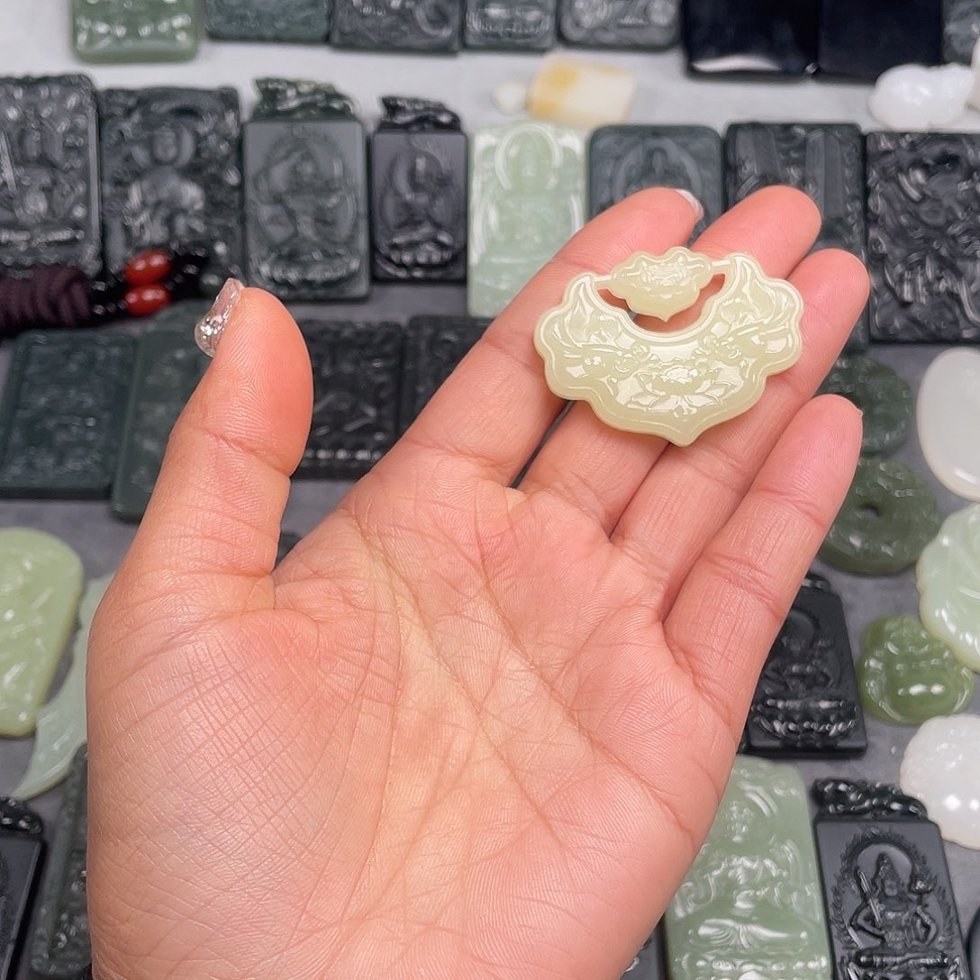 和田玉未镶嵌颈饰