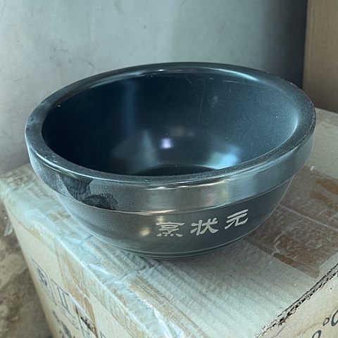 微瑕，不能明火，口径19高9无盖状元锅一个