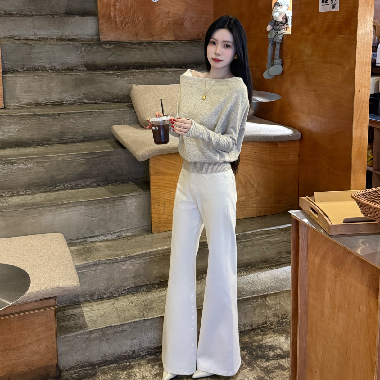 XIAOWAN 秋冬新款显瘦显腿长纯白色微喇牛仔裤