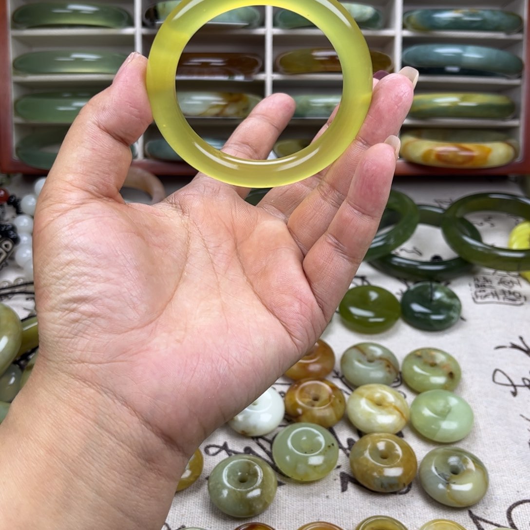 蛇纹石玉手镯未镶嵌数*