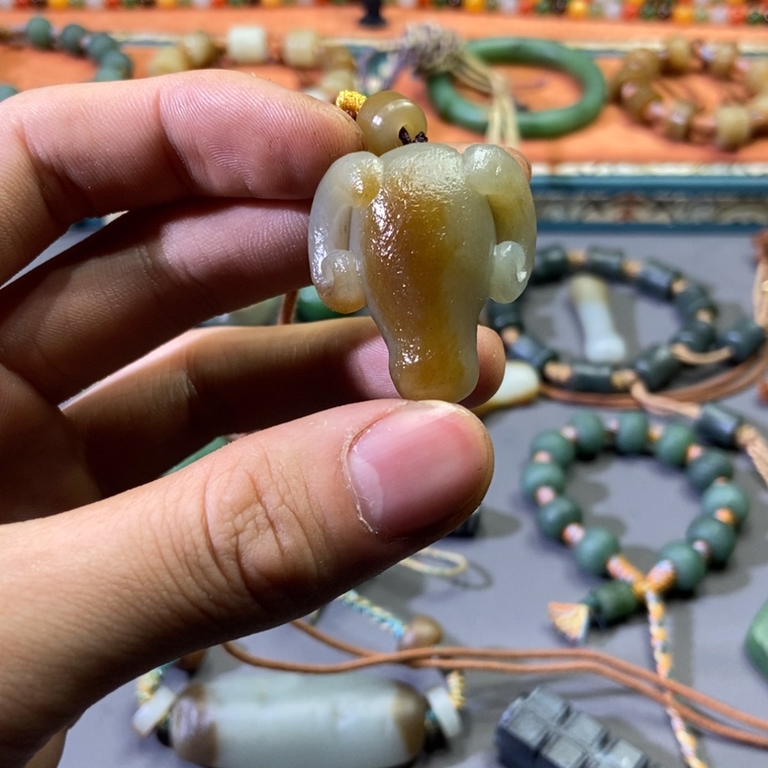 和田玉颈饰未镶嵌