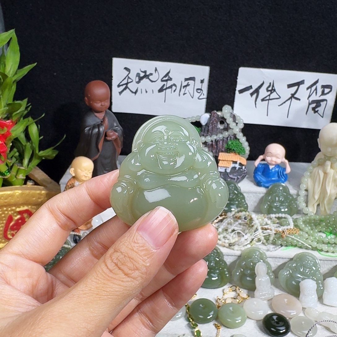 妮***和田玉未镶嵌颈饰