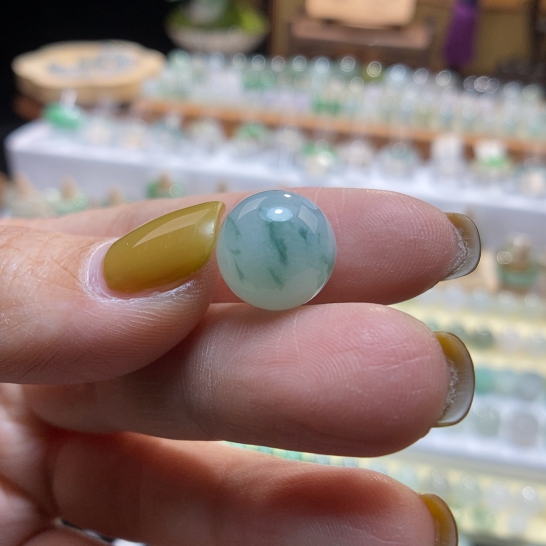 翡翠未镶嵌颈饰甄花