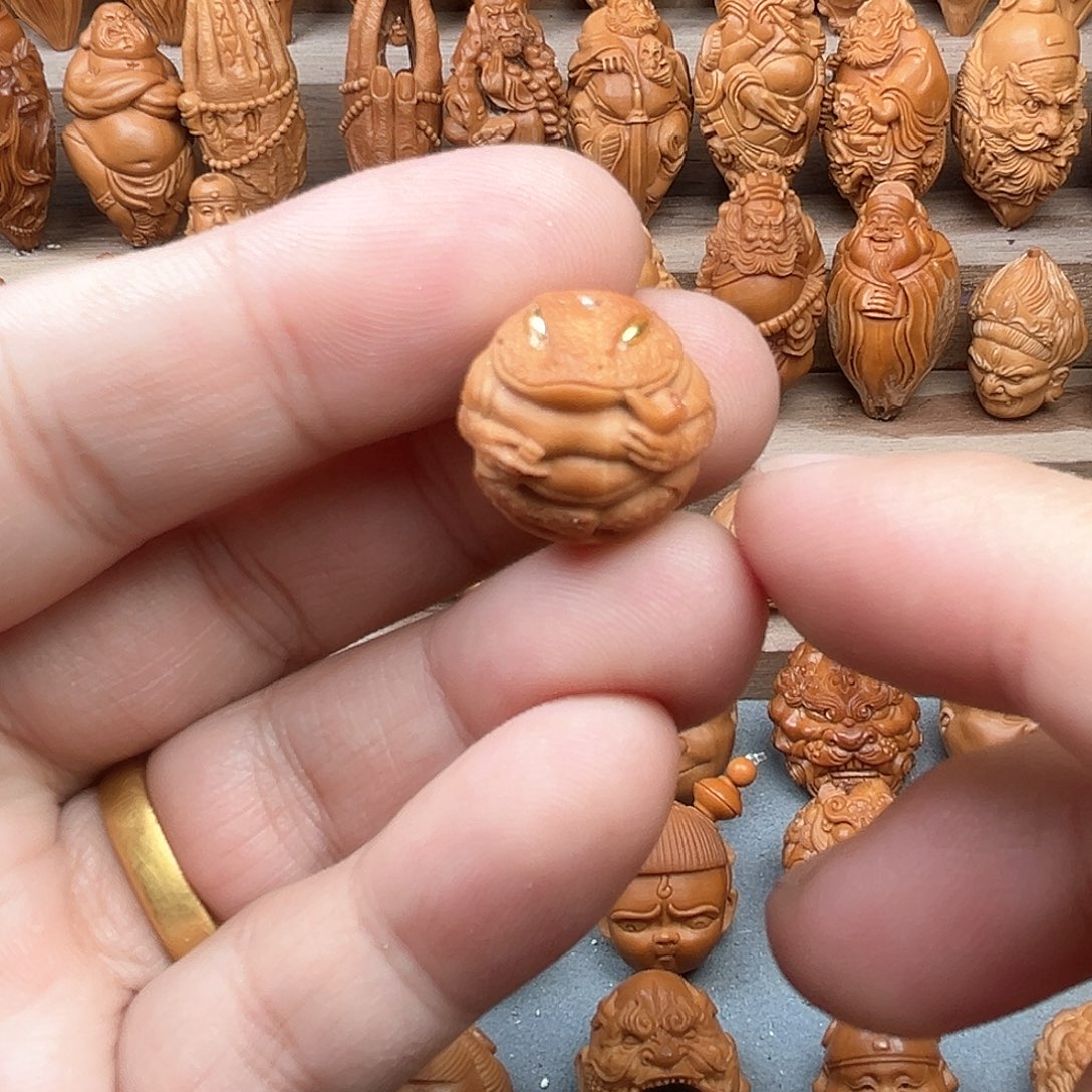 猴头核桃吊坠18金蟾