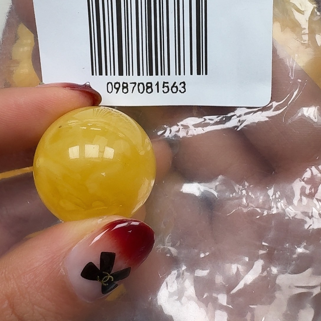 琥珀未镶嵌裸石悠悠