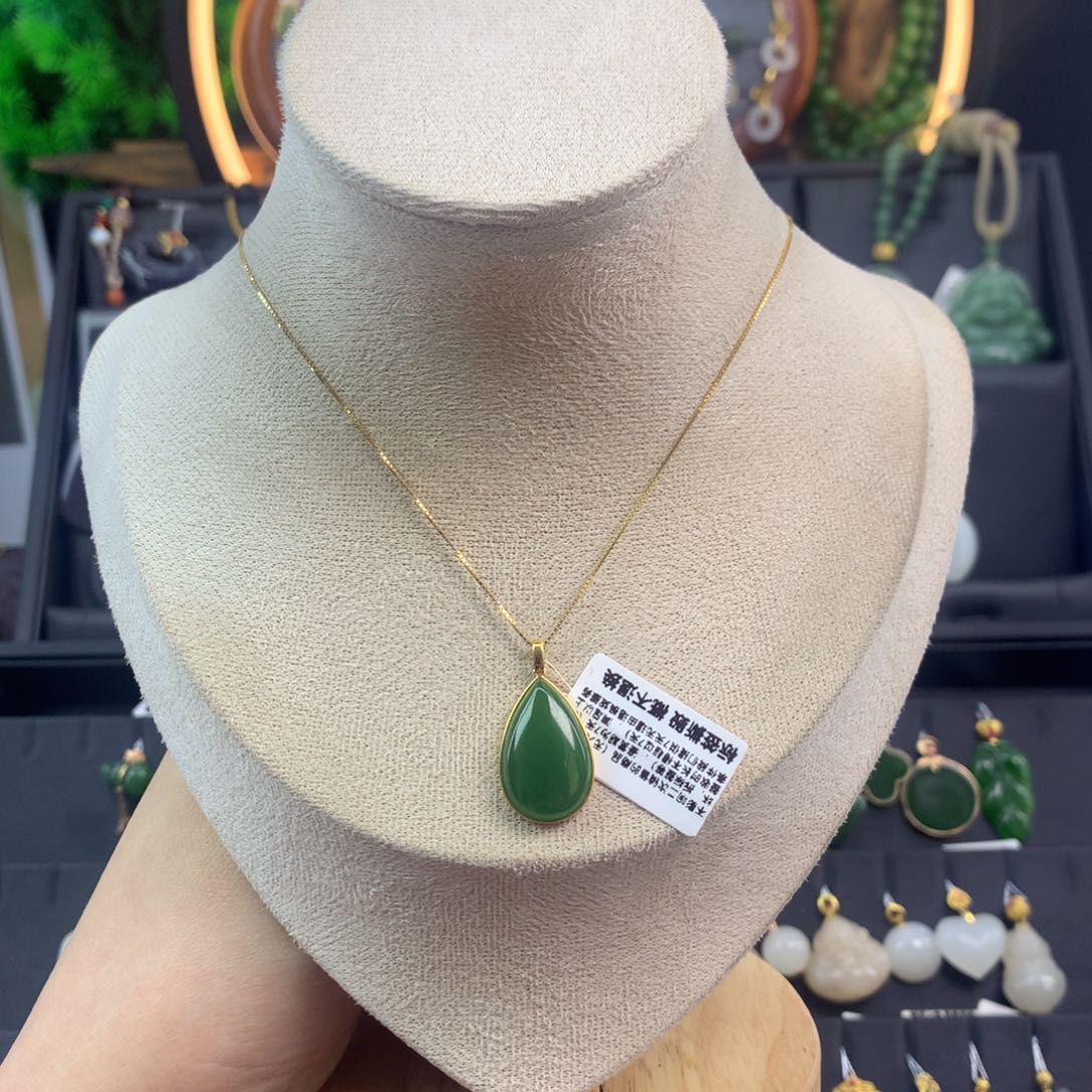 和田玉吊坠18K金镶嵌