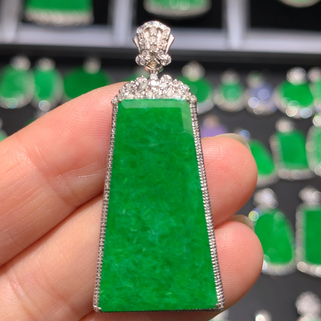 翡翠颈饰18K金镶嵌翡翠