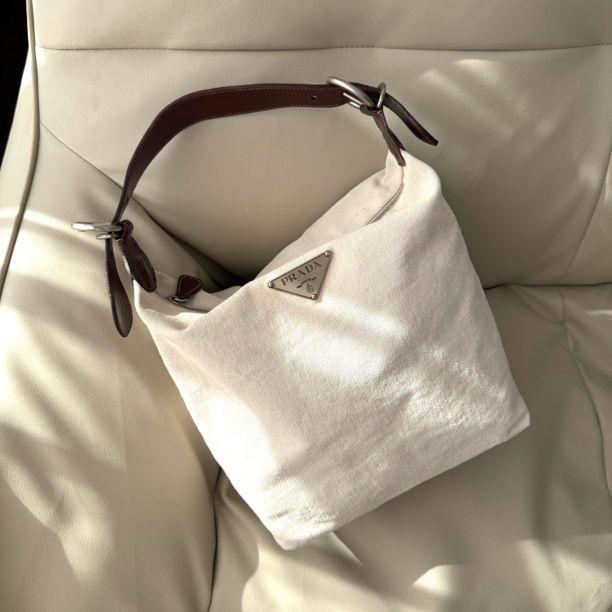 95新 Prada/普拉达 浅色牛仔饭盒单肩包