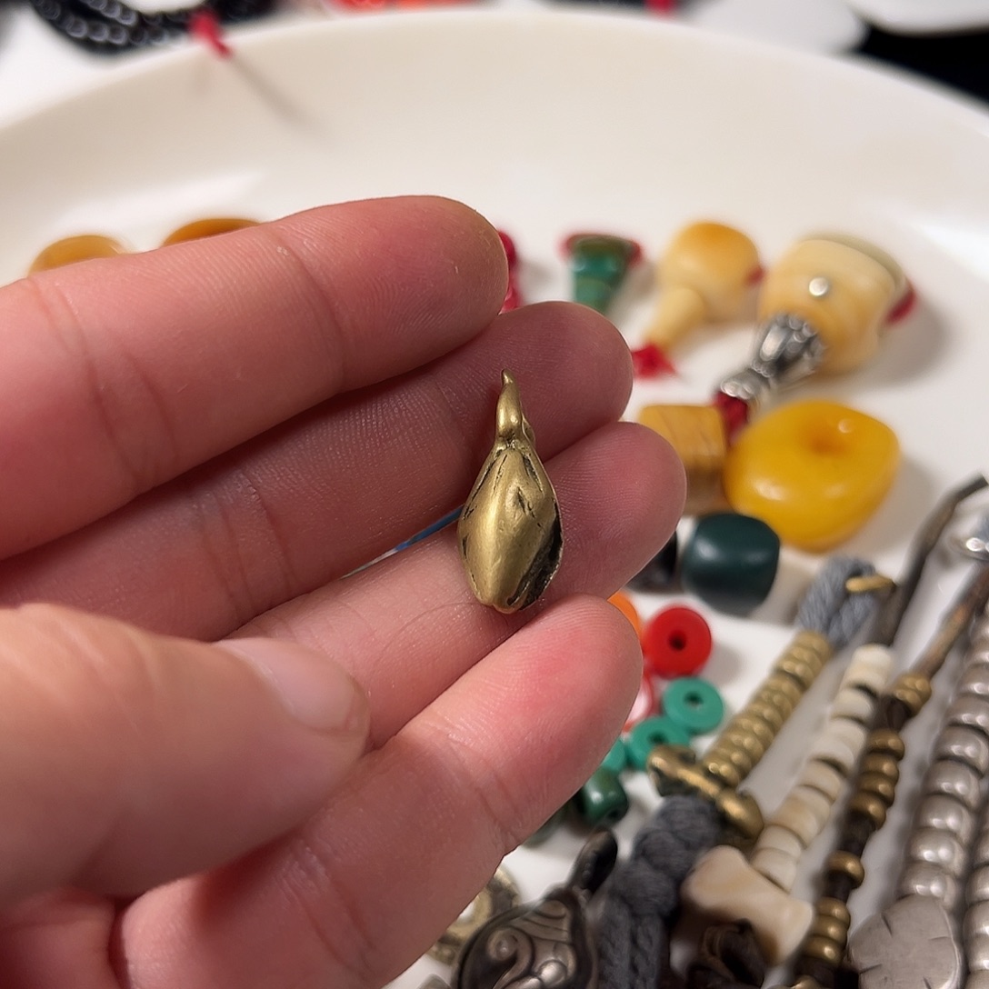 泥塑泥塑工艺品（利玛铜卡子）