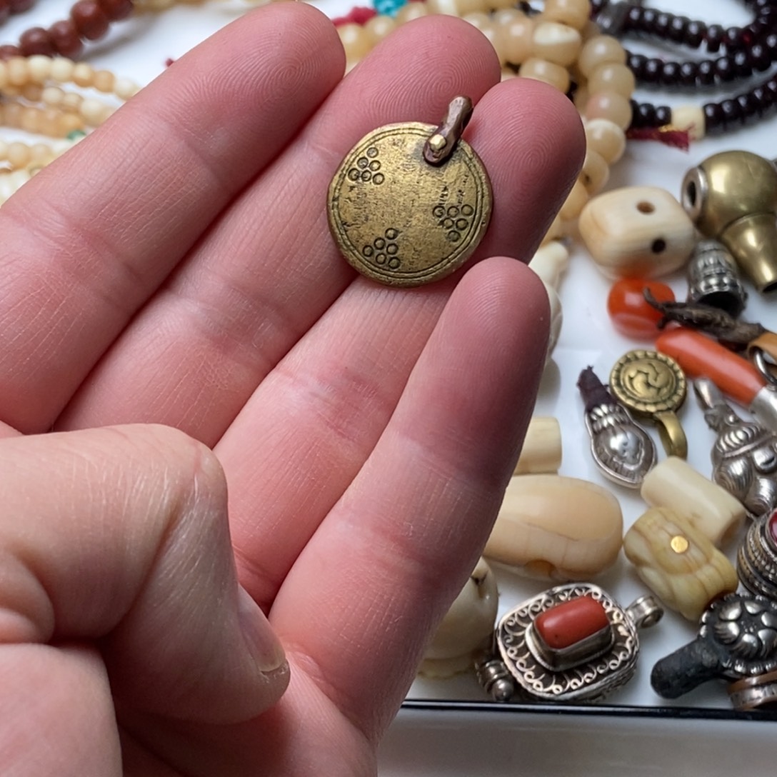 北***️玻璃颈饰藏传精品小元素的话说